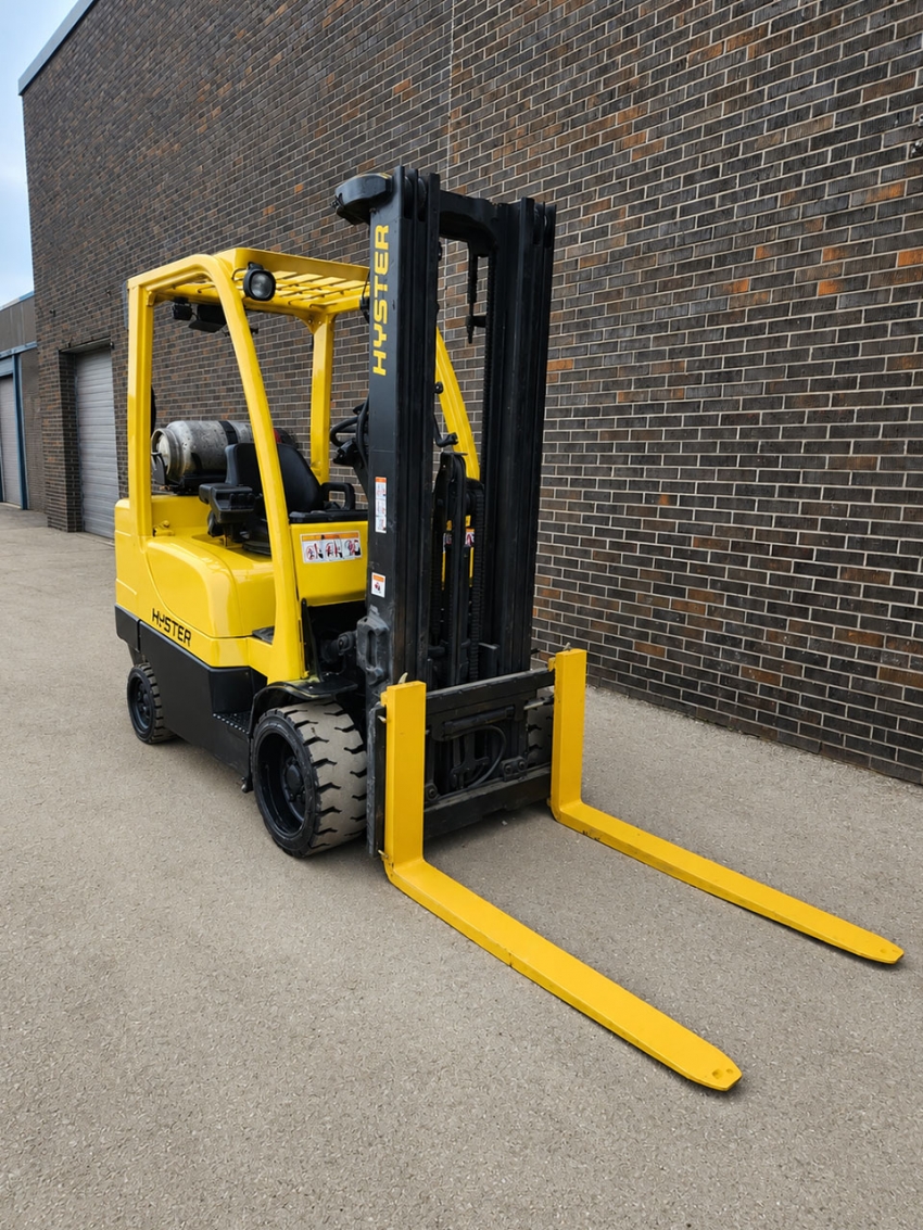 Hyster LPG Forklift with 7,000 lb C...
