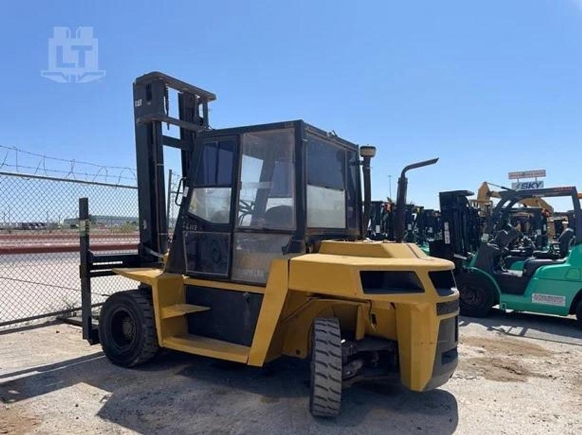 2001 CAT DP70 - 123Forklift