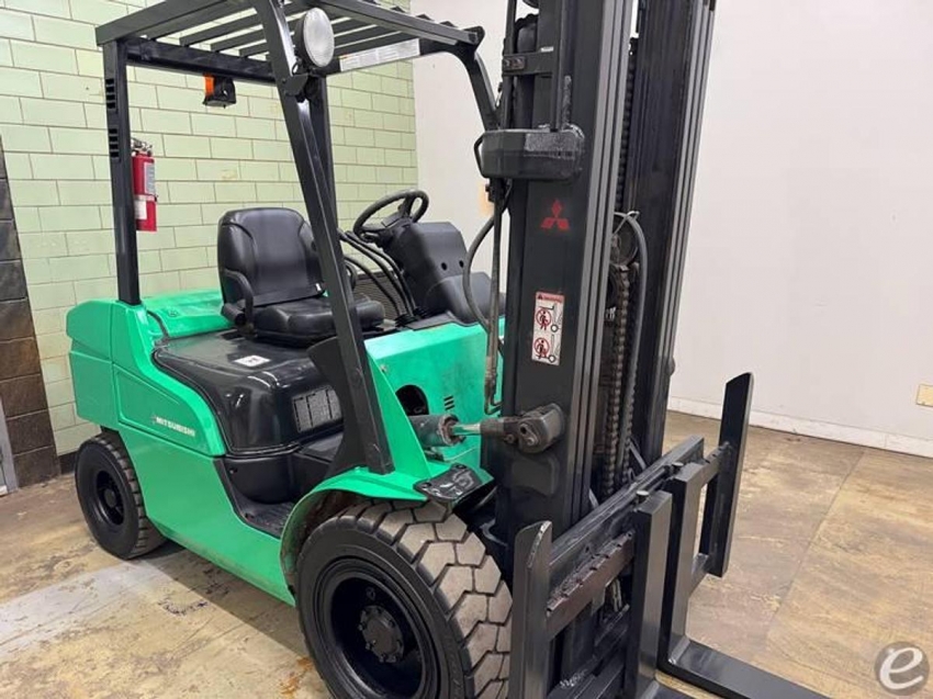 2004 Mitsubishi FG30N
