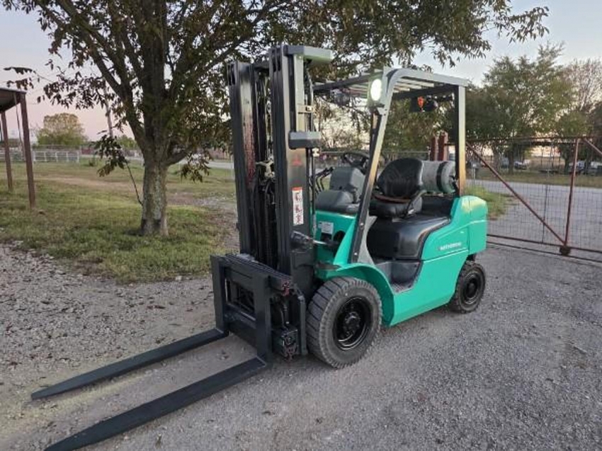 2017 Mitsubishi FG25N