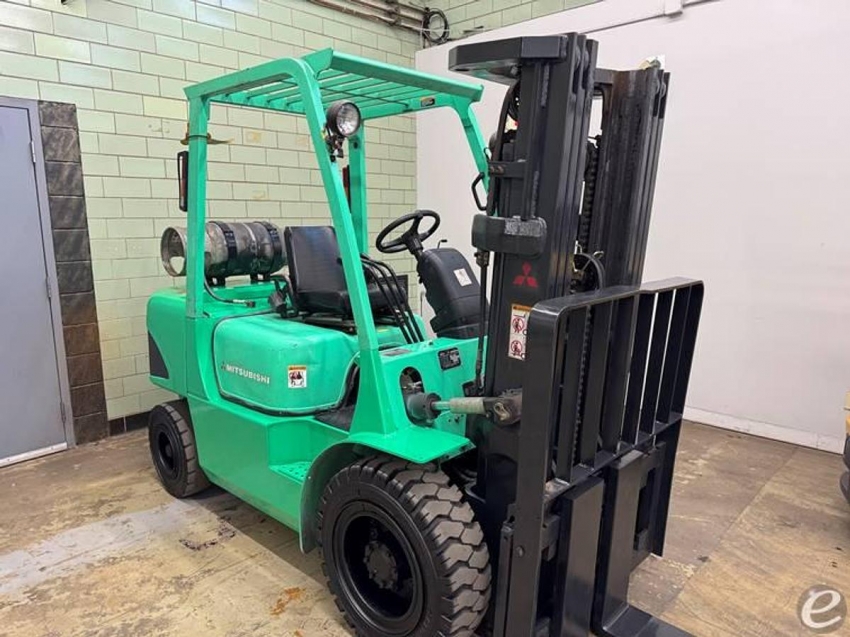 2001 Mitsubishi FG30K