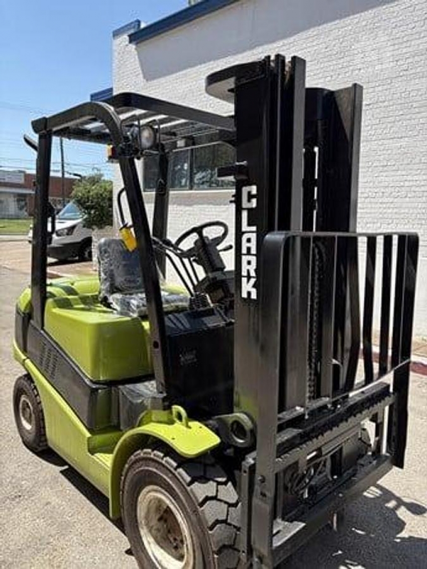 2016 Clark C25L