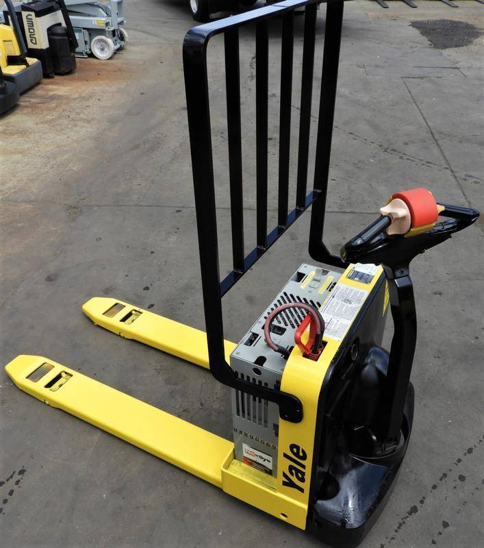 D21050d 2012 Yale MPB040 Electric 4K pallet jack