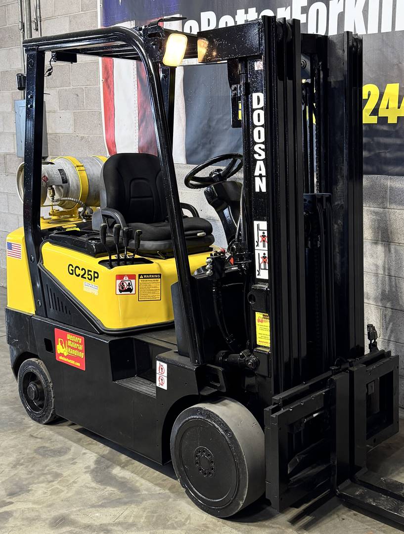 D21727 LOW HOUR 2006 DOOSAN GC25P 5...