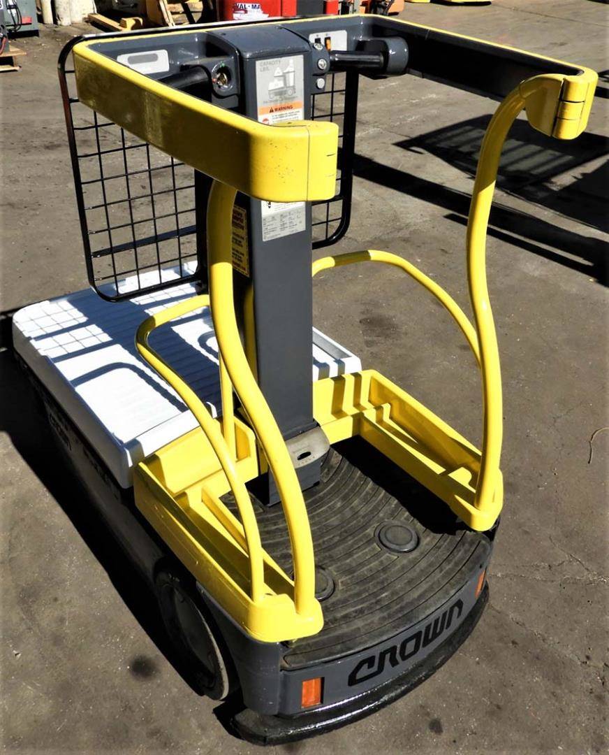 D20745 Very nice 2002 Crown WAV50-84 Personnel/Man Lift