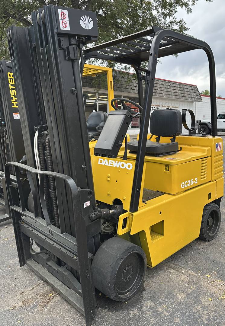2780 CLEAN DAEWOO GC25S-2 5K CUSH 3...