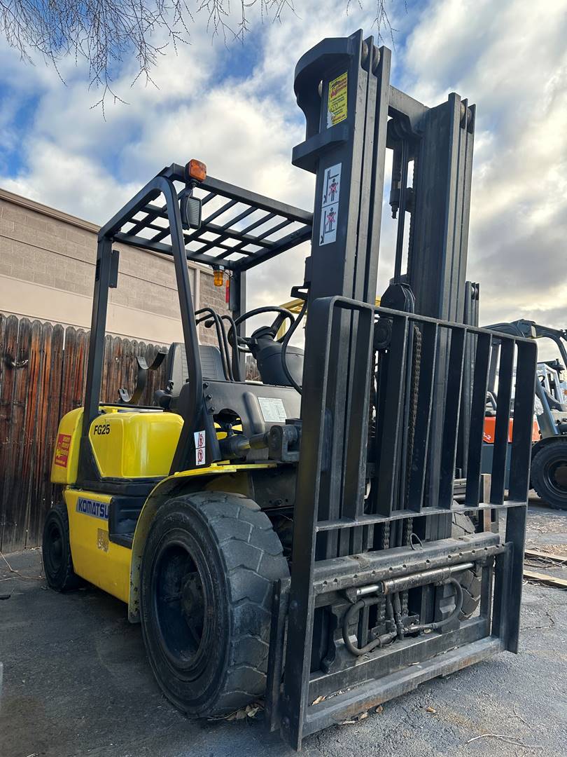 2733 AMAZING KOMATSU FG25T-12 5K PN...