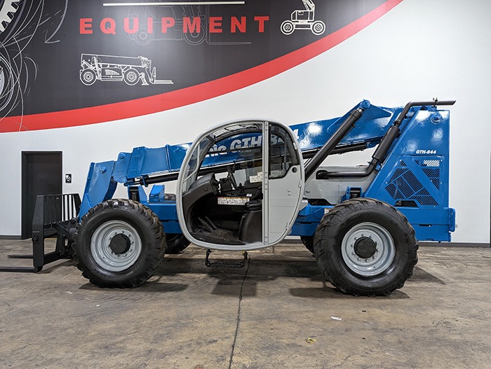 2011 GENIE GTH844