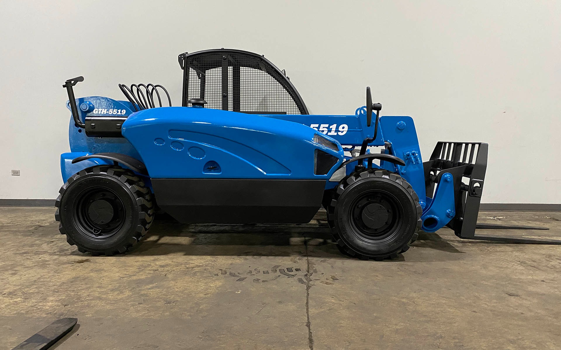 2013 GENIE GTH-5519 - 123Forklift
