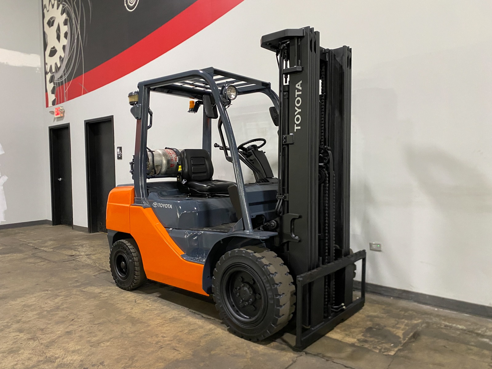 2011 TOYOTA 8FGU30 - 123Forklift
