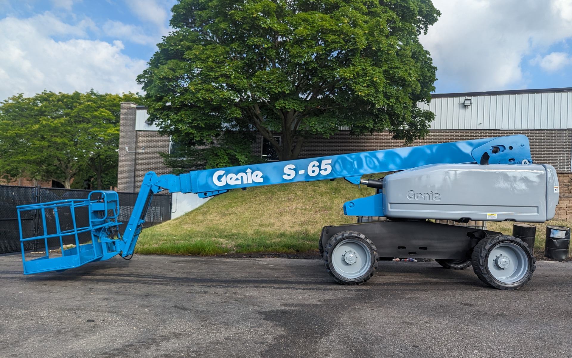 2004 GENIE S65