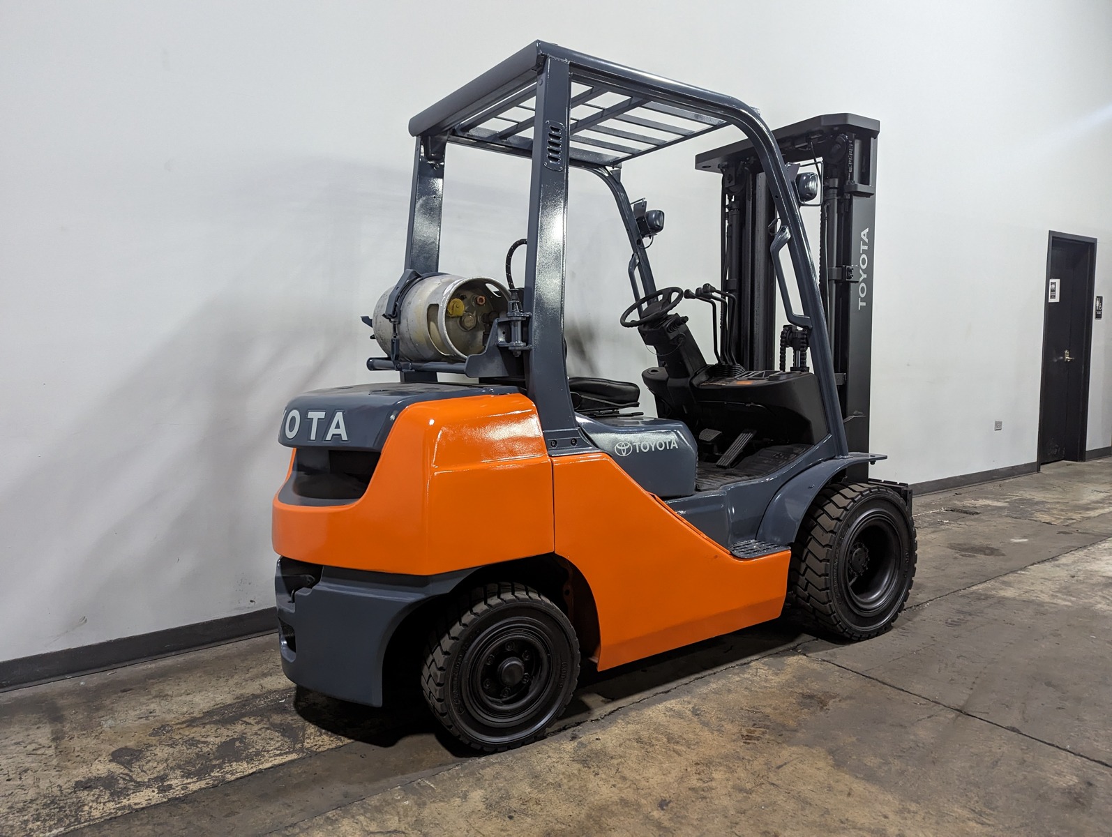 2017 TOYOTA 8FGU25 - 123Forklift