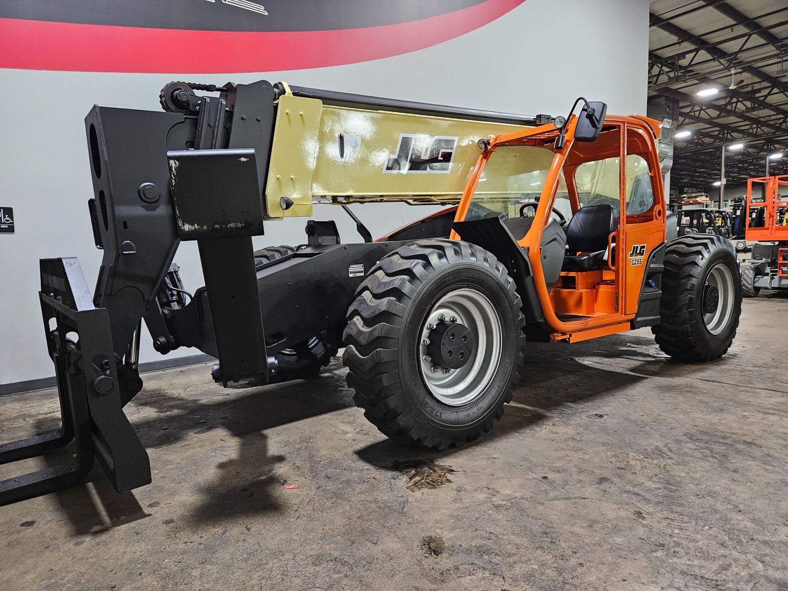 2015 JLG 1255 - 123Forklift