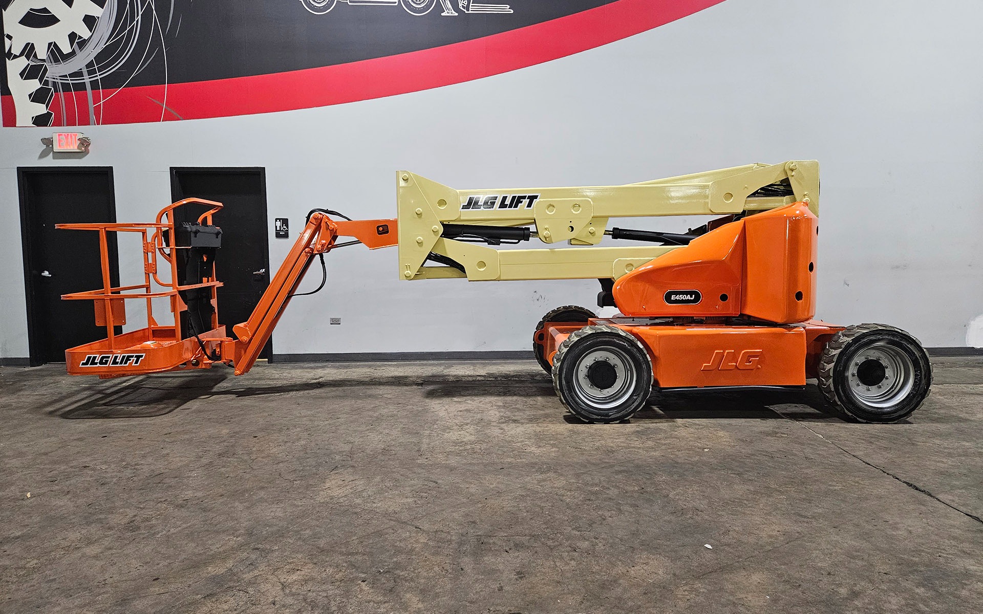2013 JLG E450AJ