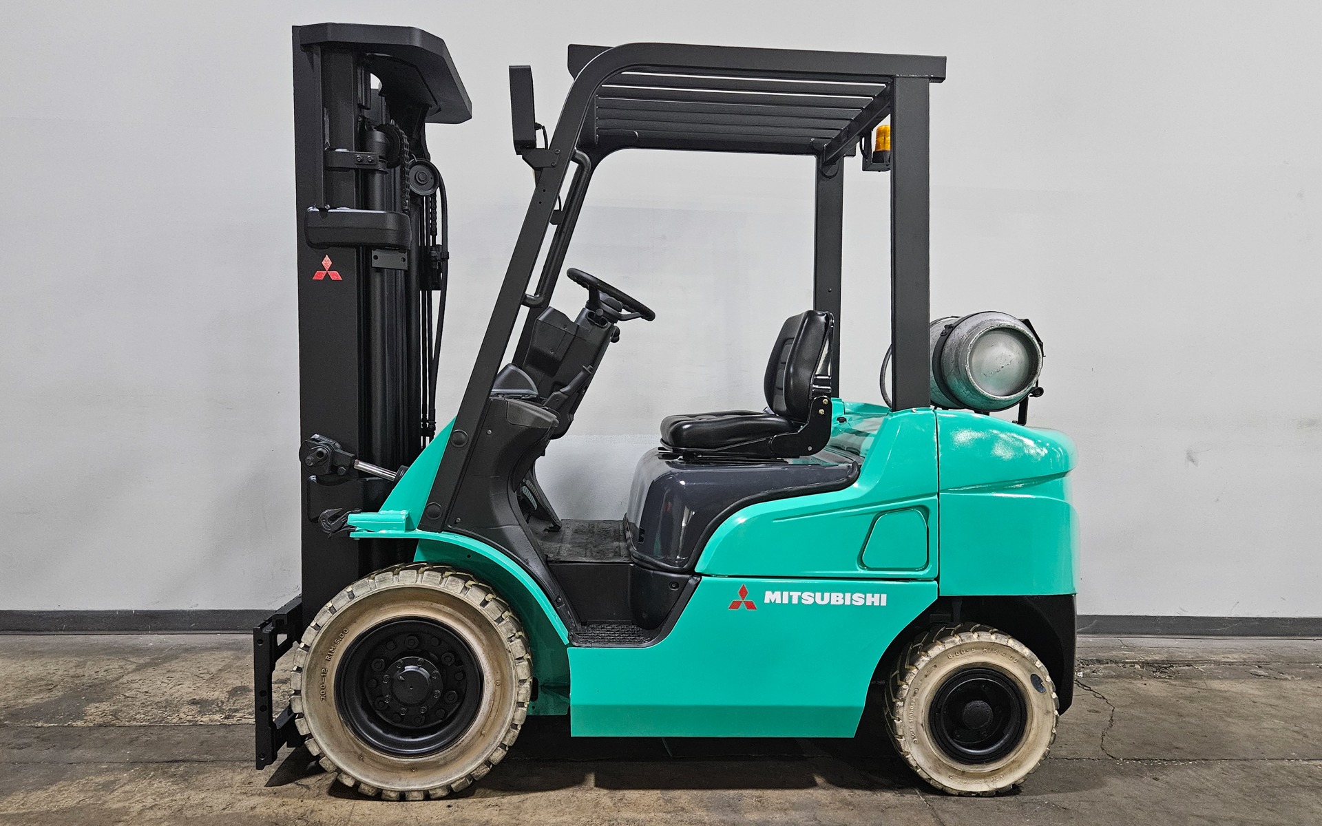 2013 MITSUBISHI FG25N