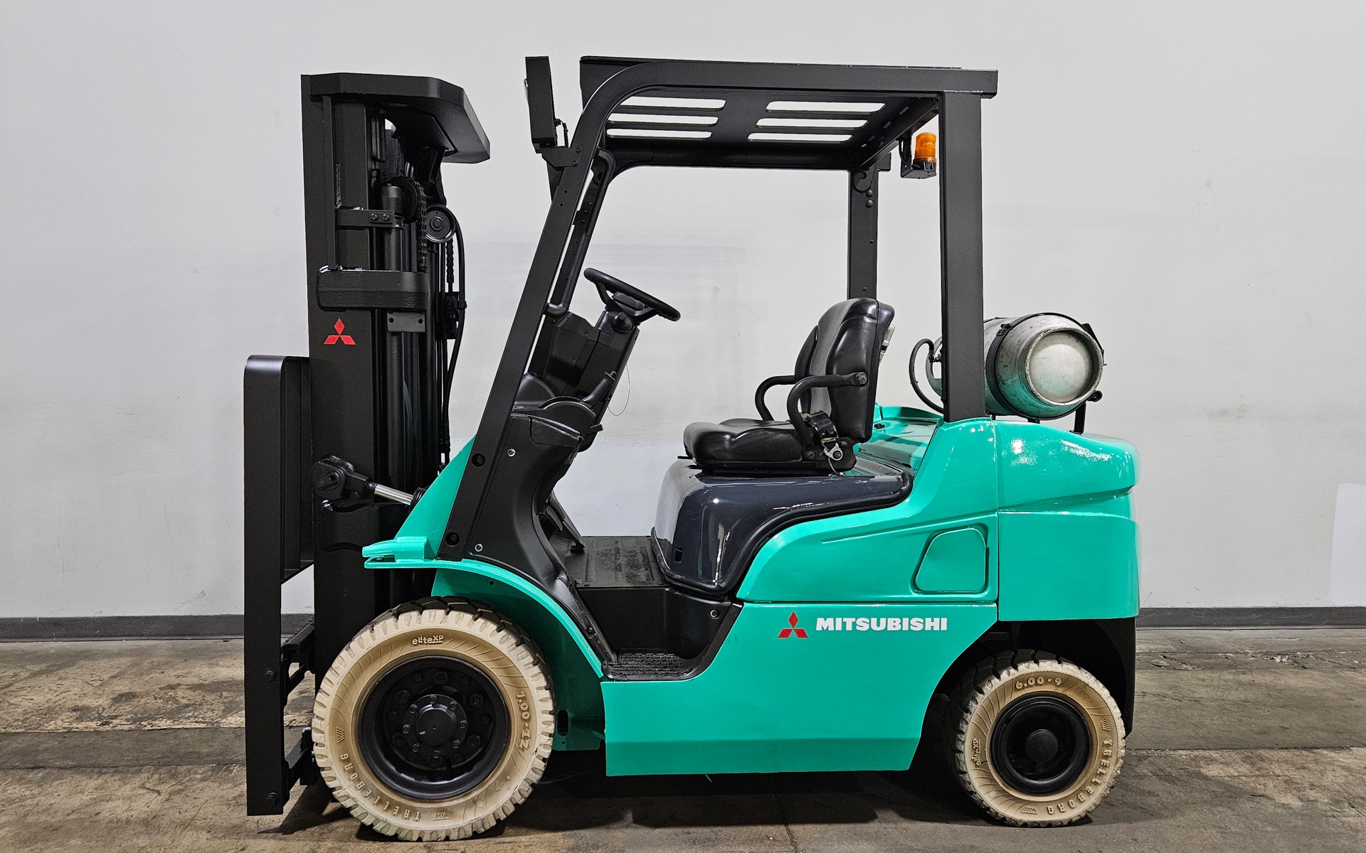 2016 MITSUBISHI FG25N