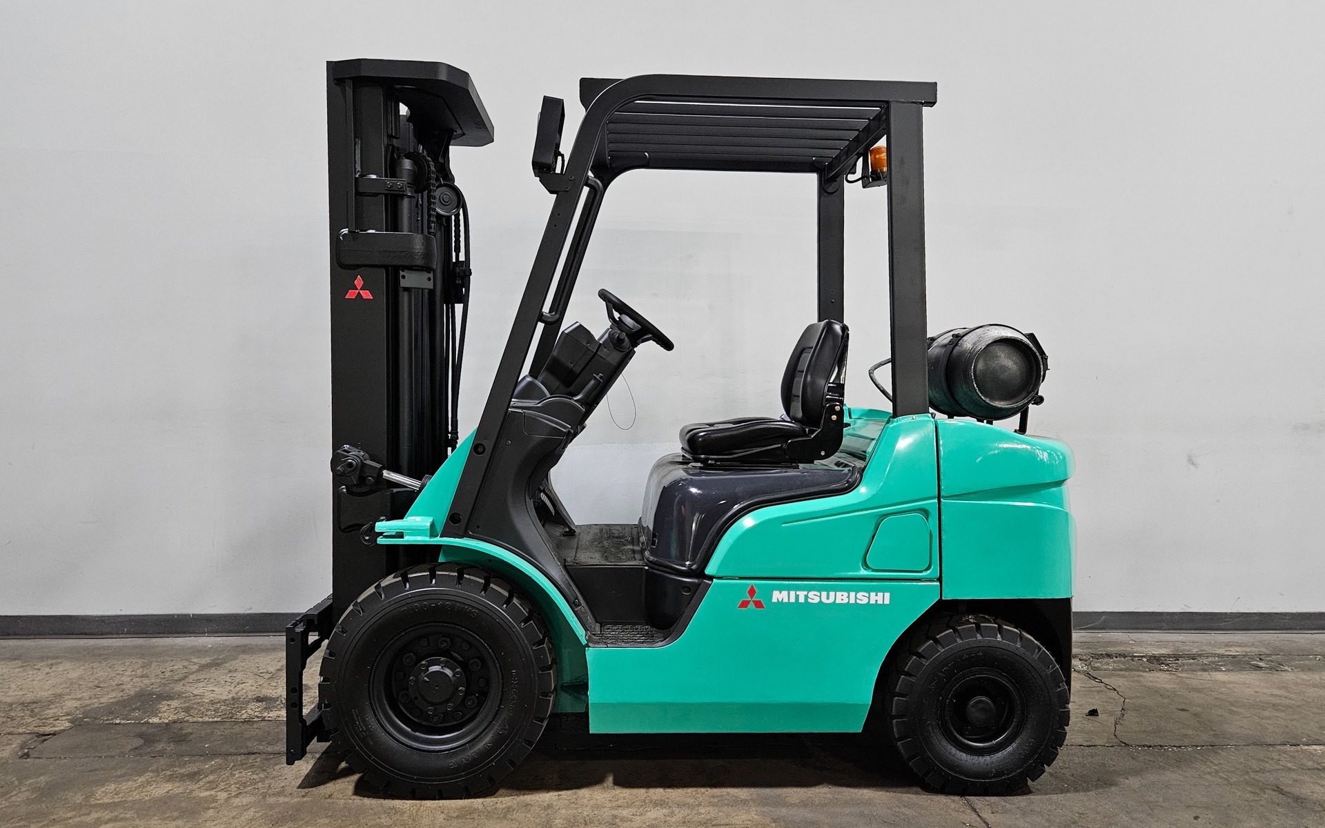 2016 MITSUBISHI FG25N