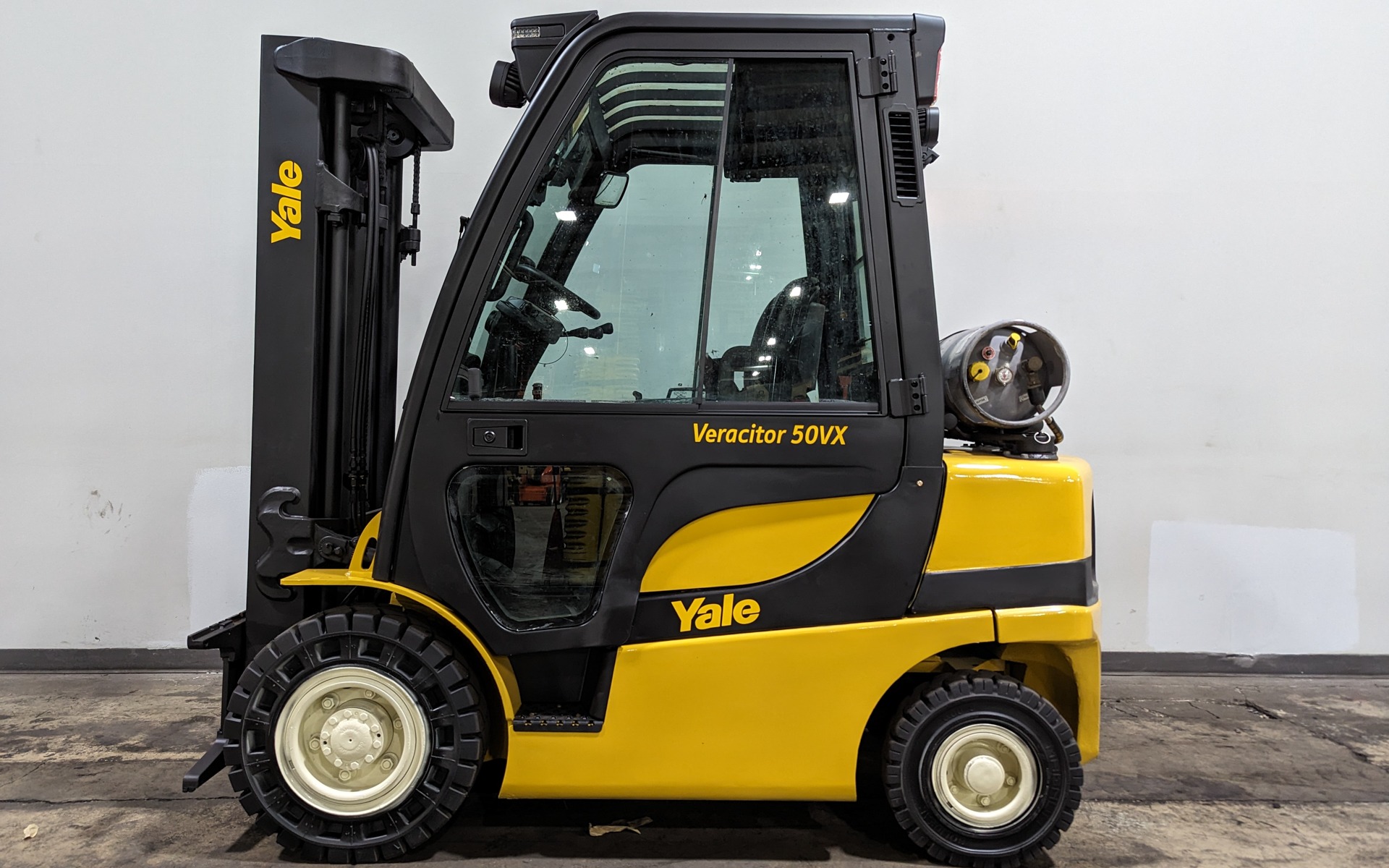 2017 YALE GLP050VX