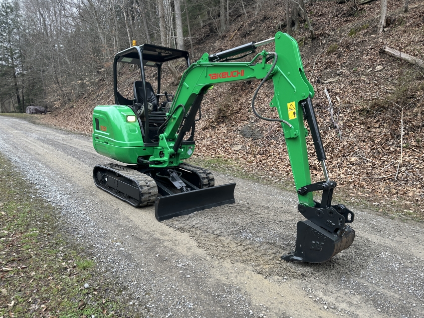 FREE DELIVERY 2017 Takeuchi TB230 M...