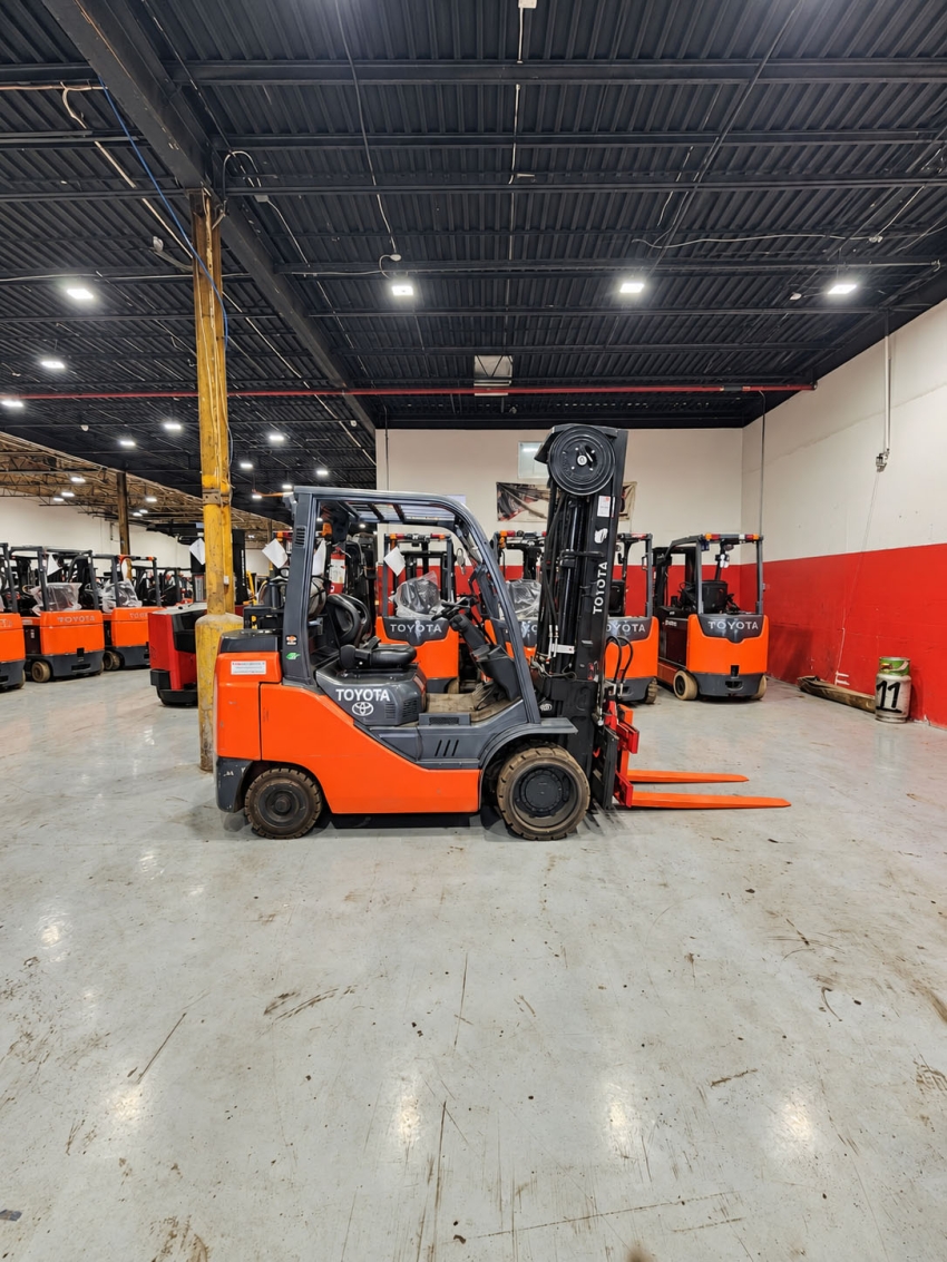 2018 Toyota Propane 8000lbs 3-Stage With Side-Shift - 123Forklift