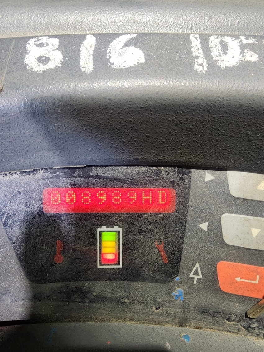 Raymond Dock Stocker Forklift with 3,500lb Capacity - 123Forklift