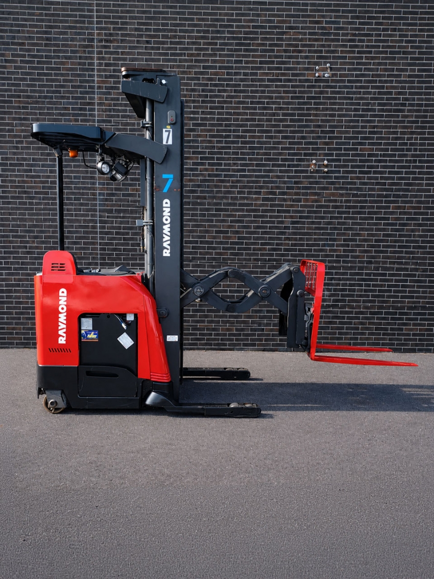 Electric Raymond Deep Reach with 3,200 lbs Cap. - 123Forklift