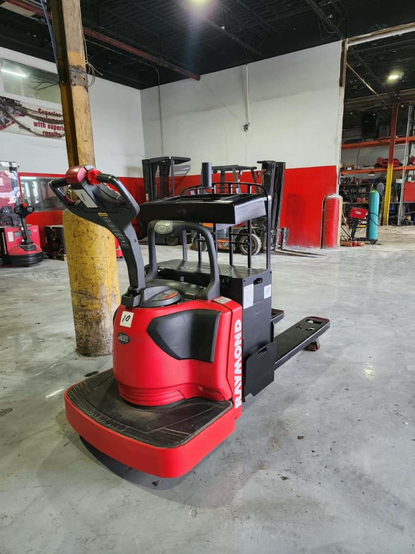 Raymond 8400 Electric Rider Pallet Jack w Charger - 123Forklift
