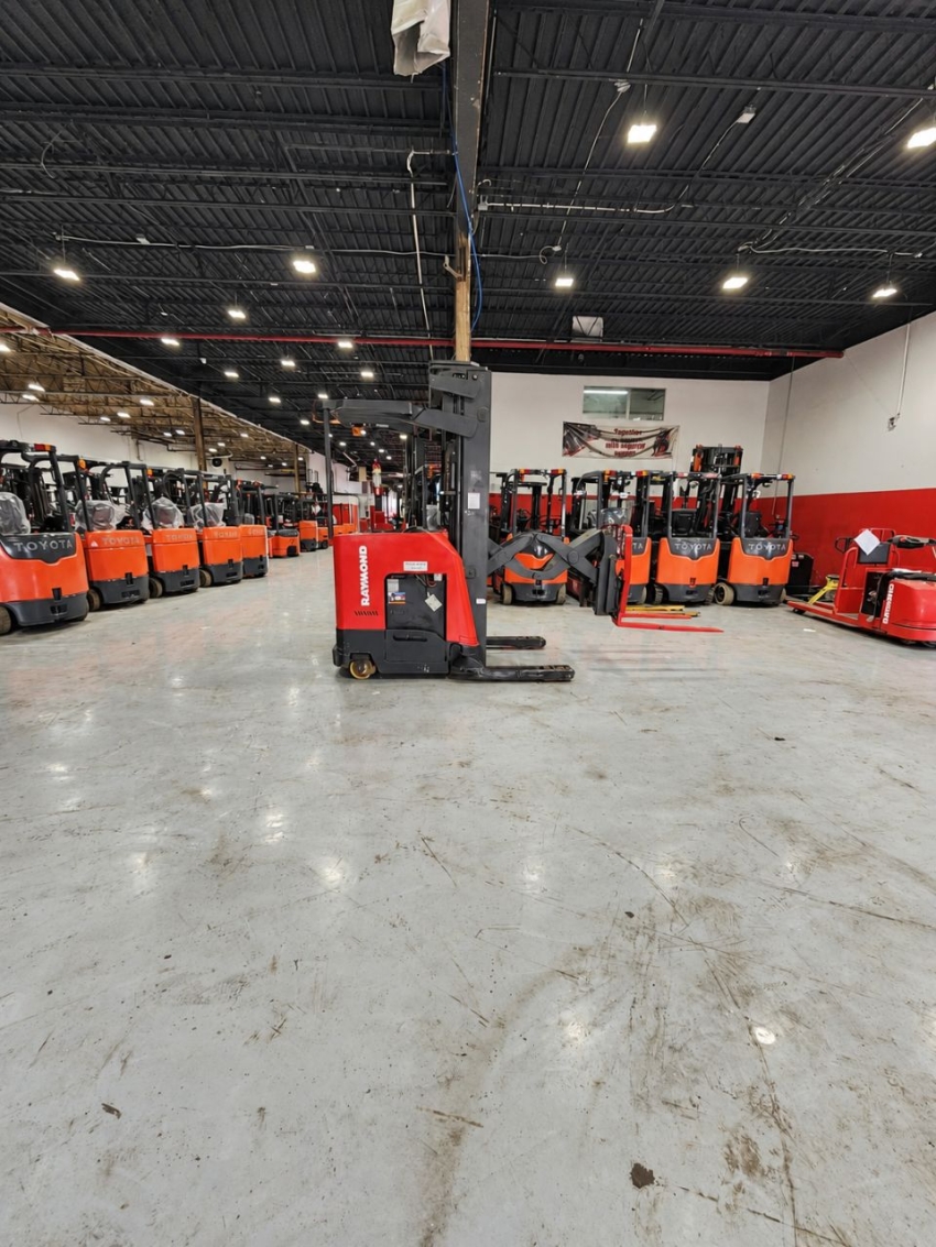 Raymond Deep Reach with 3,200 LB Capacity, 3-Stage Mast w/ Side-Shifter - 123Forklift