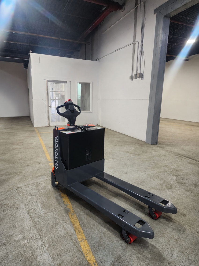 2021 Toyota Pallet Jack Walk-behind with 4,500lb Cap. Certified  - 123Forklift