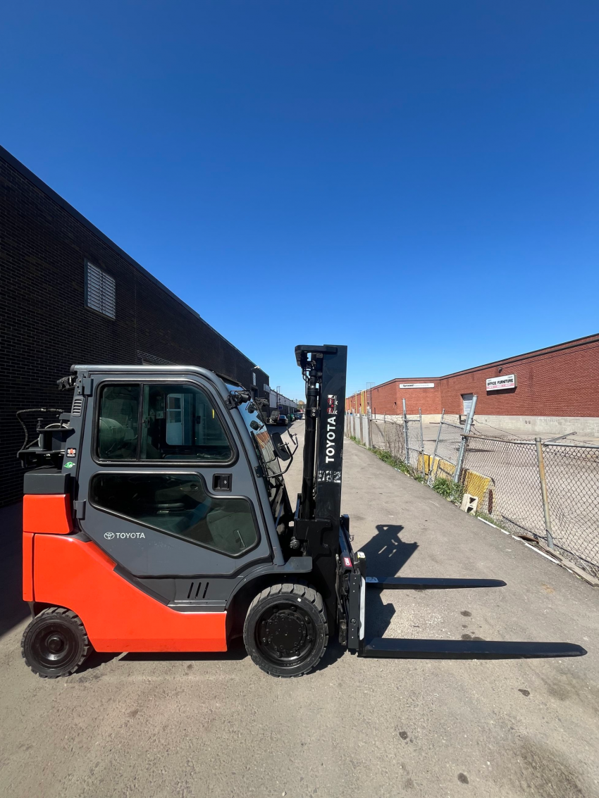 2017 Toyota 8000lbs CAP LPG Forklift Heated Cab & Fork-Positioner - 123Forklift