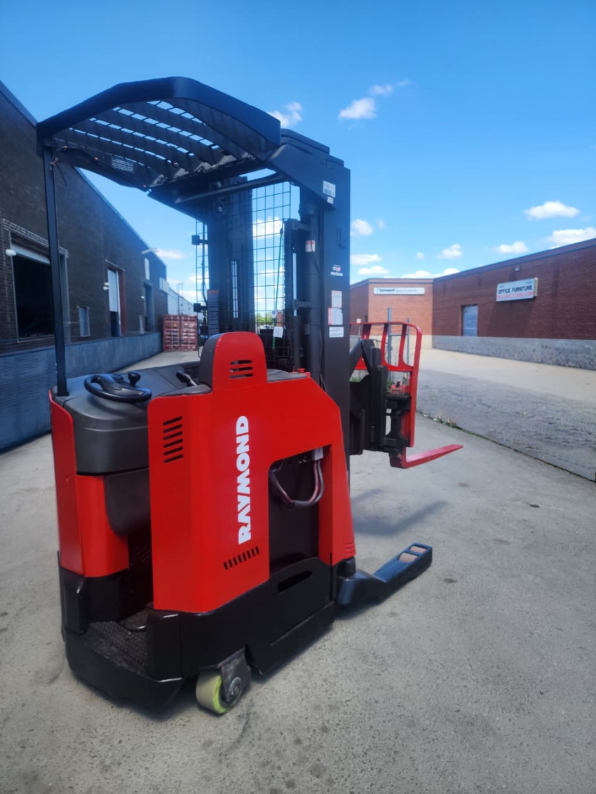 Raymond Reach Truck with 4,500lbs. Capacity 3-Stage Mast with Side-shift - 123Forklift
