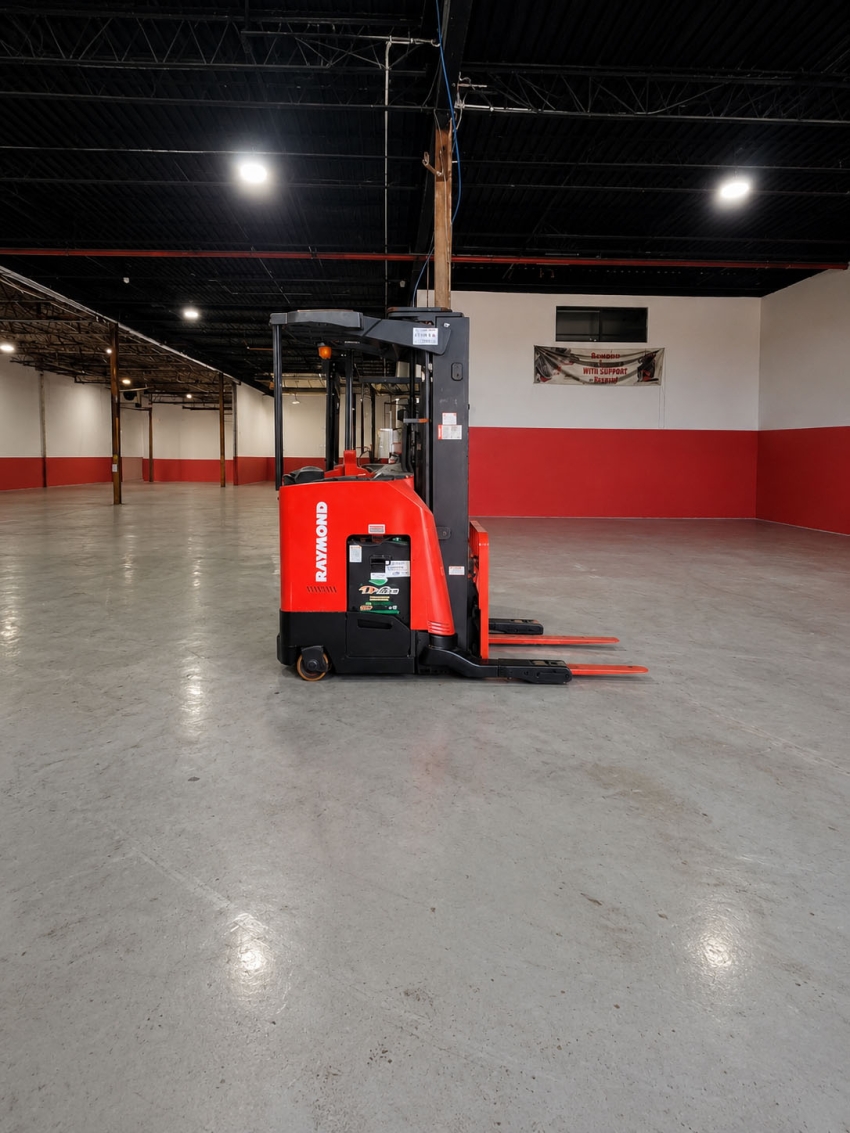 Raymond Reach Truck with 4,500lb Capacity 3-Stage Mast w/ Side-shifter - 123Forklift