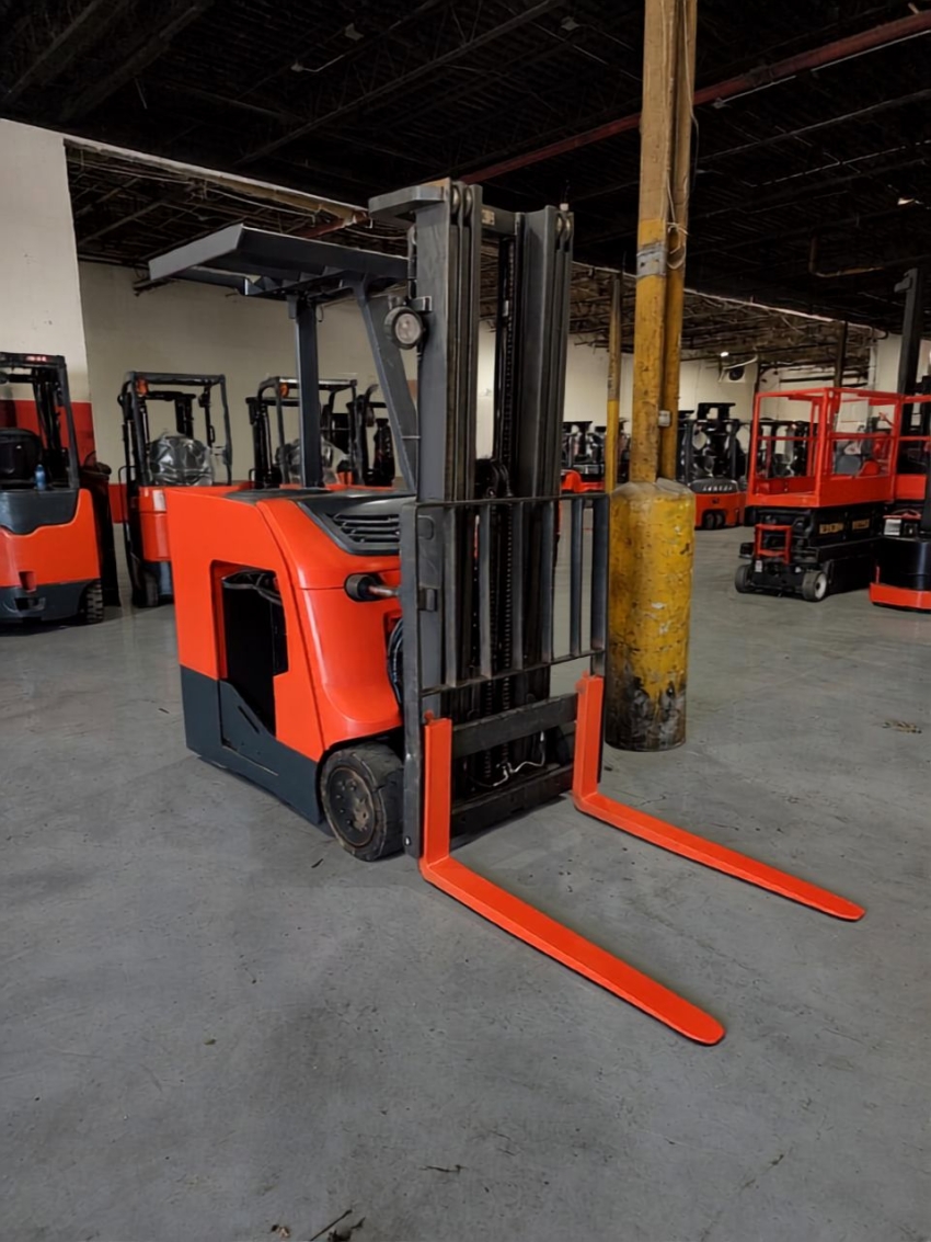 Toyota Electric Dockstocker Forklif...