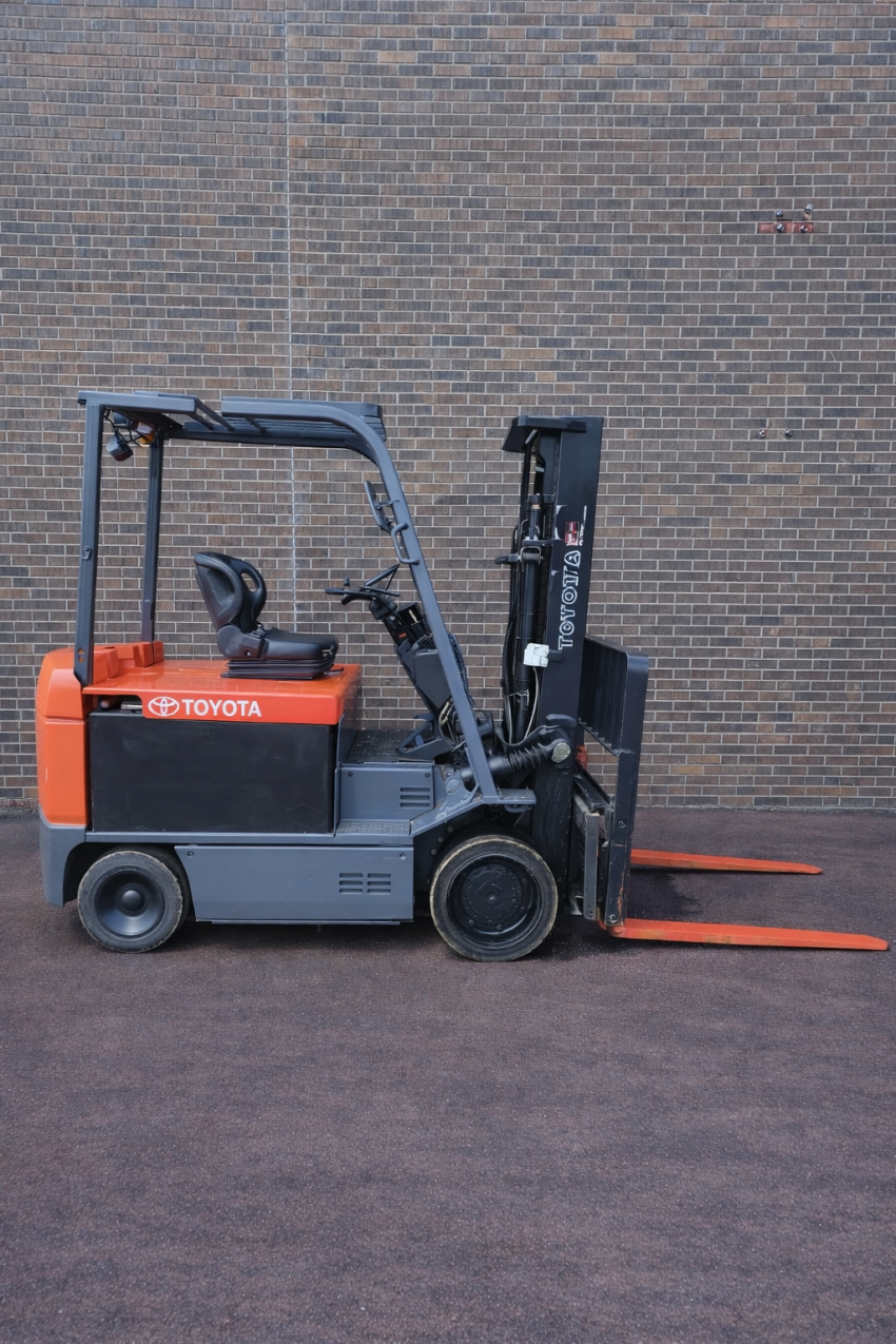 Toyota Electric Counterbalance Forklift with 10,000lbs Cap Equipped with Side-shift and Fork Positio - 123Forklift