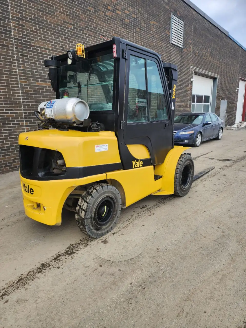Yale LPG Outdoor Forklift with Heated Cab 8,000lbs Cap  3-stage with Side-shift  - 123Forklift