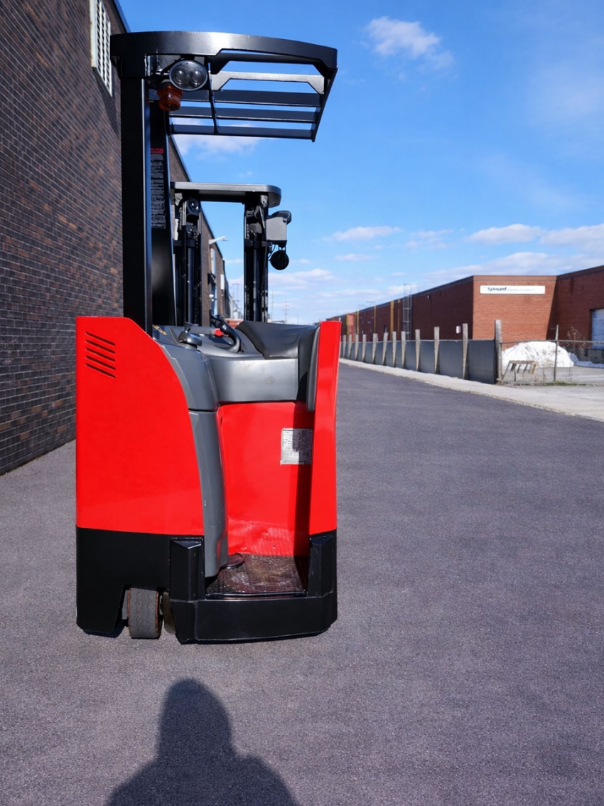 Raymond Dock Stocker with 3000lb Capacity - 123Forklift