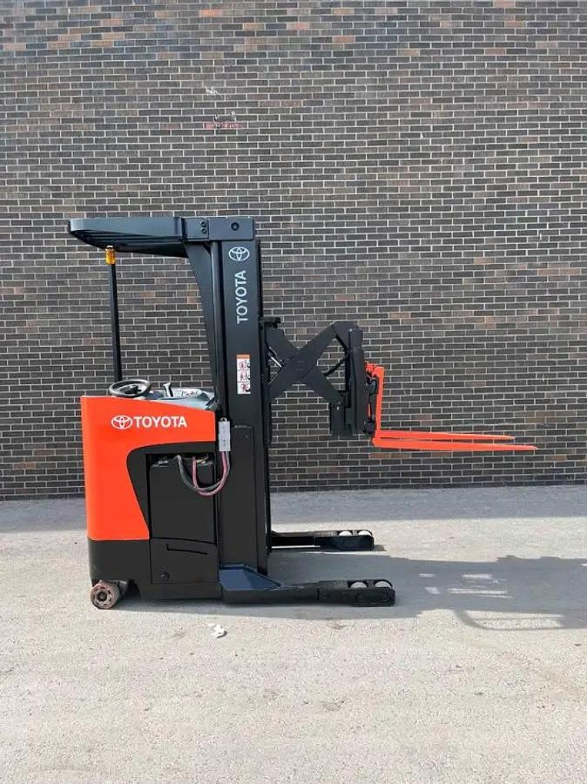 2014 Toyota Reach Forklift 4500lb c...