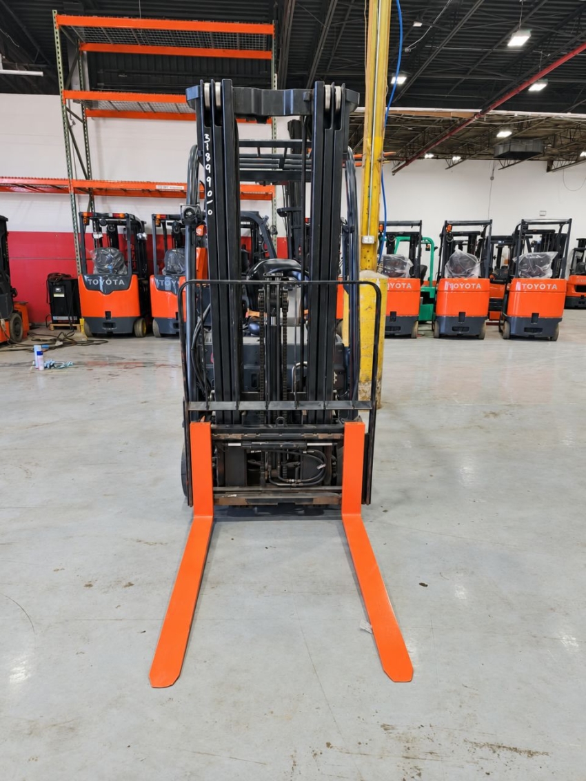 2018 Toyota Electric with 3,500lb Cap. 3-stage Mast with Side-shifter - 123Forklift