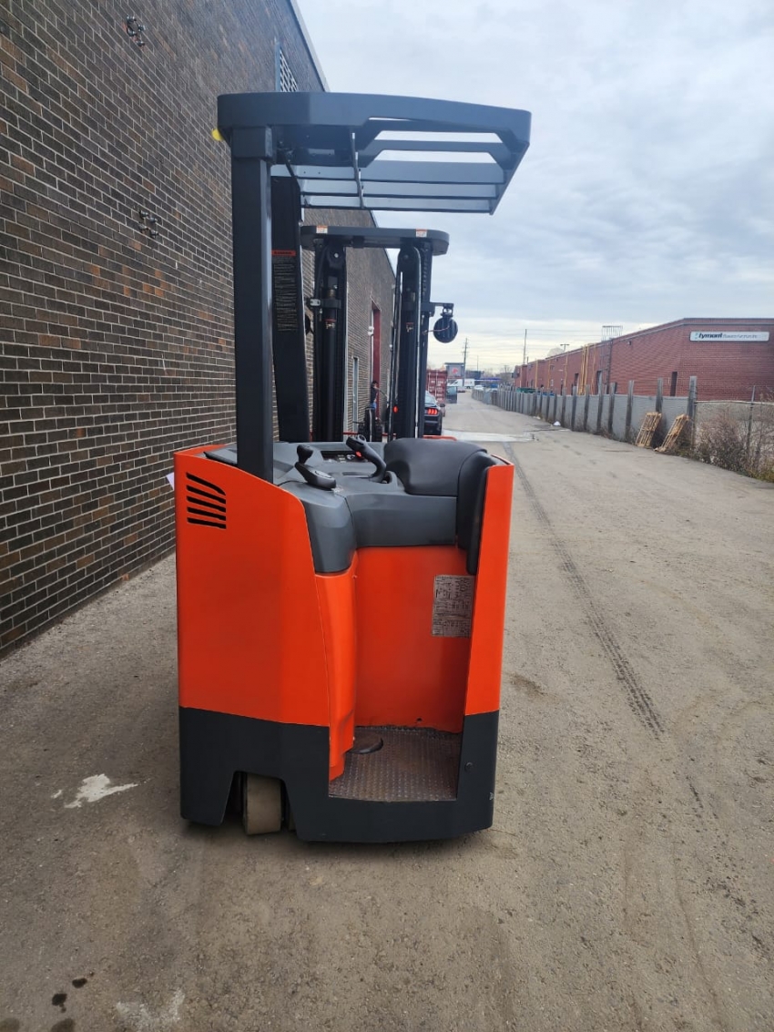 2020 Toyota Electric Dock Stocker Stand Up With 3.000lbs Cap 3-Stage With Side-Shift - 123Forklift