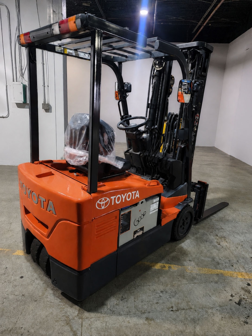 2015 Toyota 3-Wheeler Electric Forklift with 3,000 LB Capacity, 3-stage Mast w/ Side-shift - 123Forklift