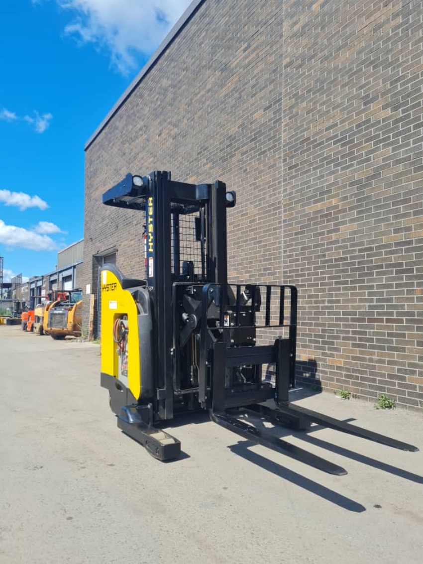 2014 Hyster Electric Reach Forklift 4.000lbs 3 Stage Side-Shift - 123Forklift