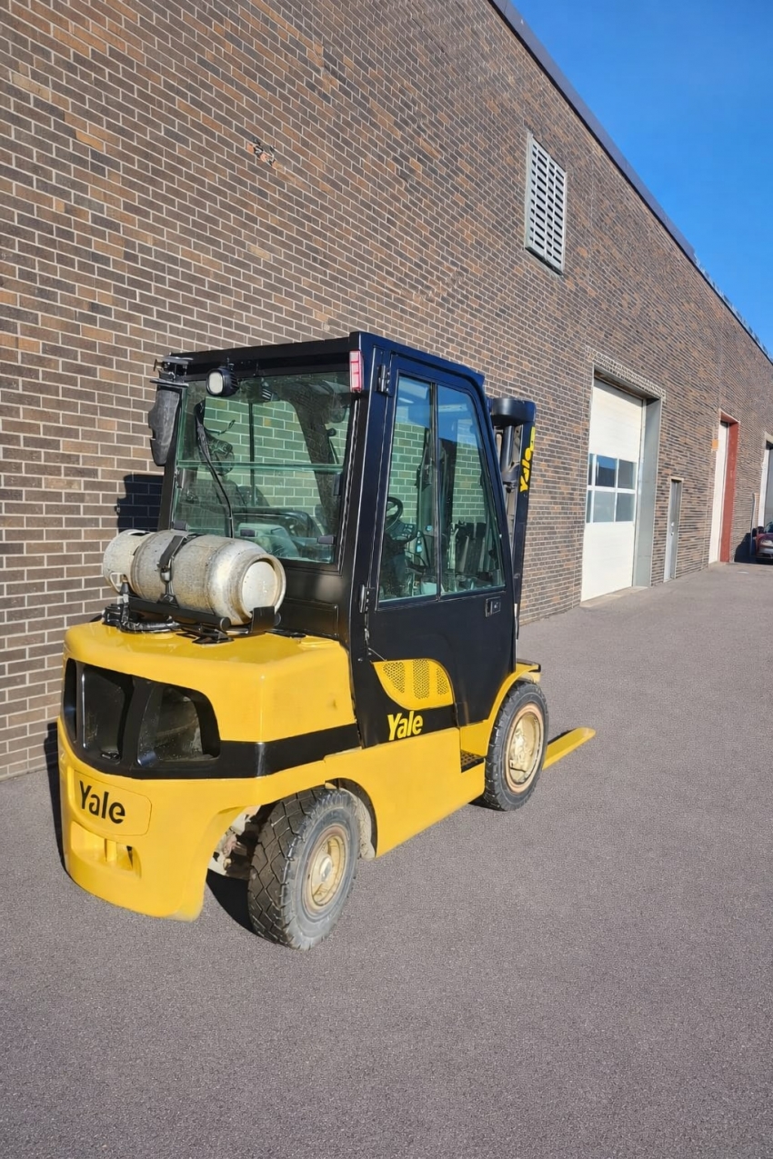 Yale LPG Outdoor Forklift with Heated Cab 6,000lbs Cap 3-stage with Side-shift - 123Forklift