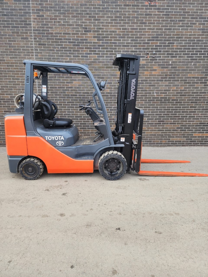 2018 Toyota Propane Forklift. 6500lbs Cap.. 3-Stage W Side-Shift - 123Forklift