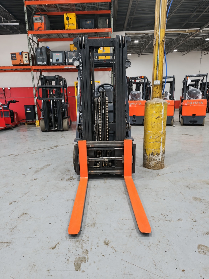 Toyota Electric 4-wheeler with 6,000lb Cap. 3-stage Mast w/ Side-shfter & Fork-positioner - 123Forklift