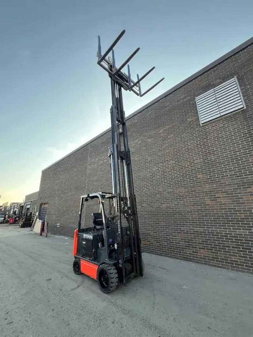2015 Toyota 6500lbs Cap. Electric Forklift 4 Stage w Single Double Attachment