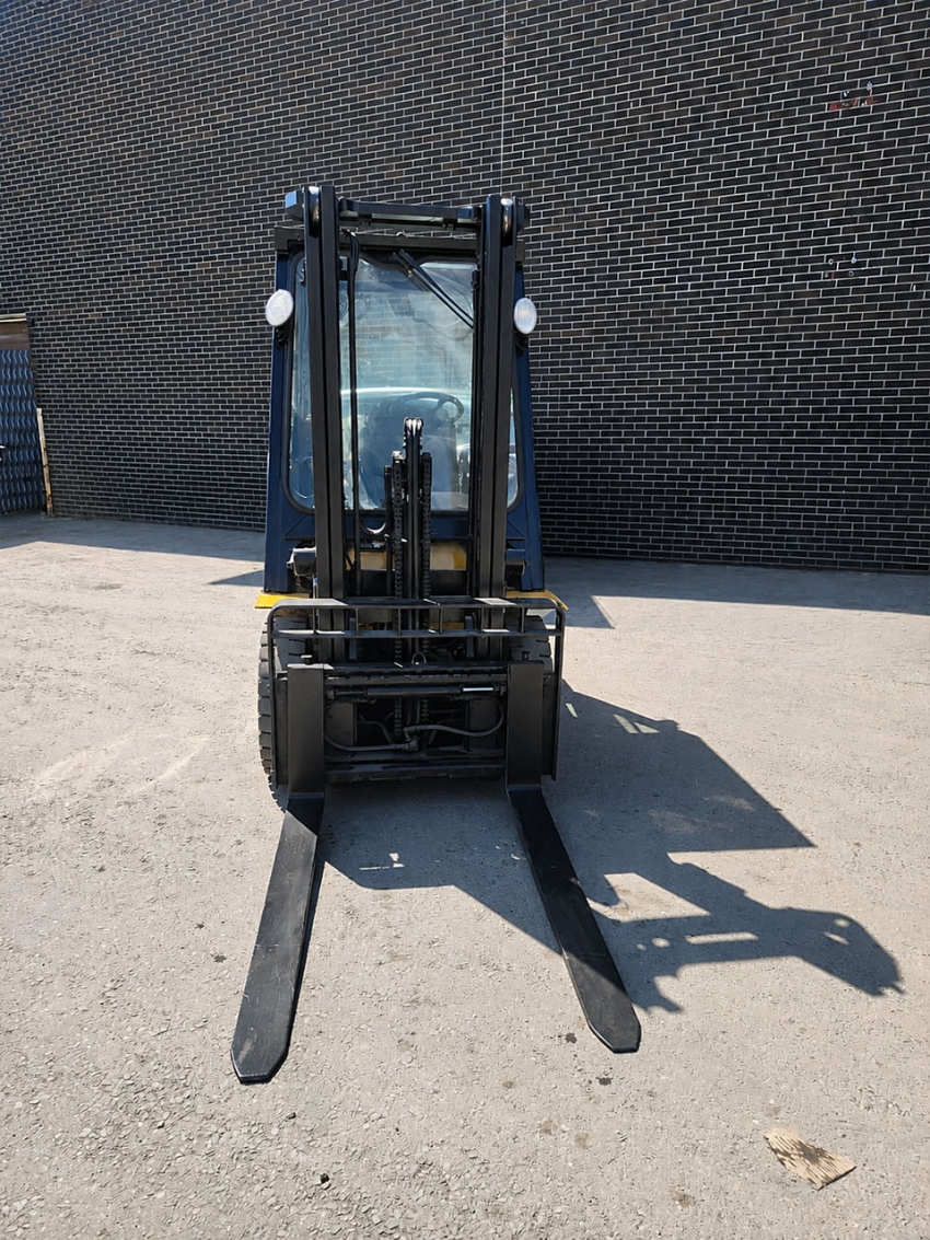 Caterpillar LPG Outdoor Forklift with 5,000lbs. with Heated Cab, 2-Satge Mast with Side-Shift - 123Forklift