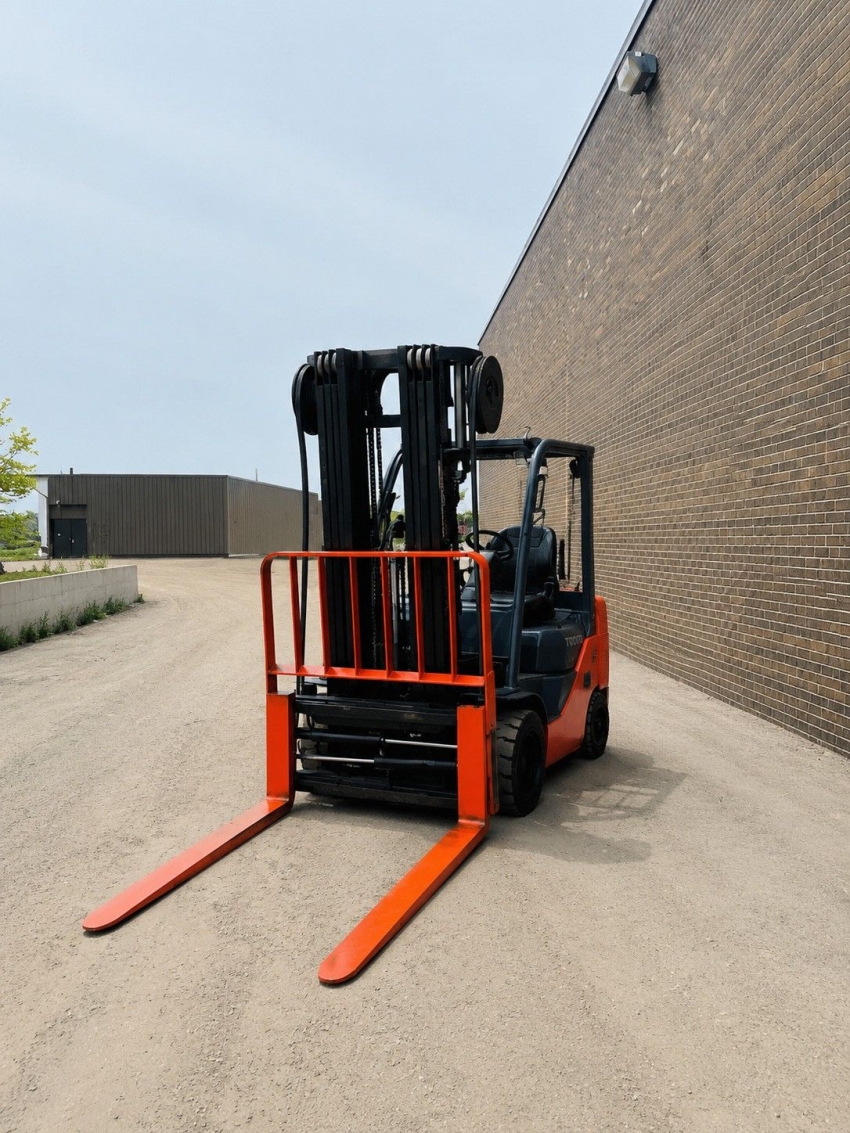 2020 Toyota 6500lbs cap Forklift 4stage side-shift and fork-positioner - 123Forklift