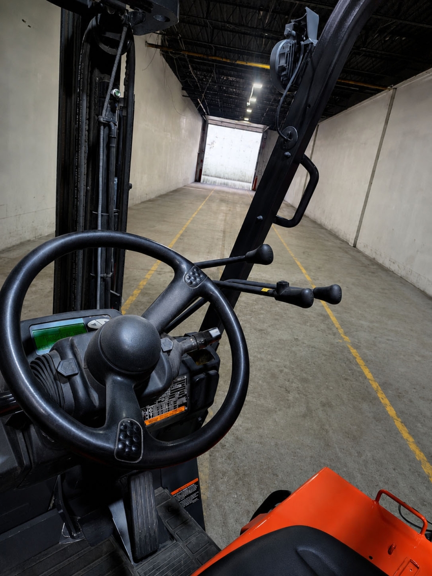 2018 Toyota 4-Wheeler Electric Forklift with 3,000lbs. Capacity, 3-stage Mast w/ Side-shift - 123Forklift