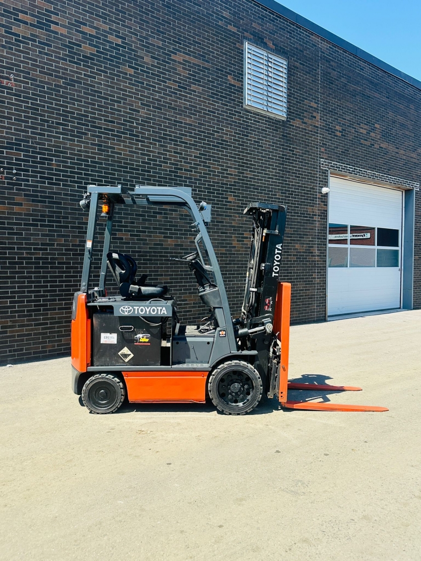2019 Toyota 5000lbs Cap. Electric Forklift W 3 Stage Side-Shift - 123Forklift