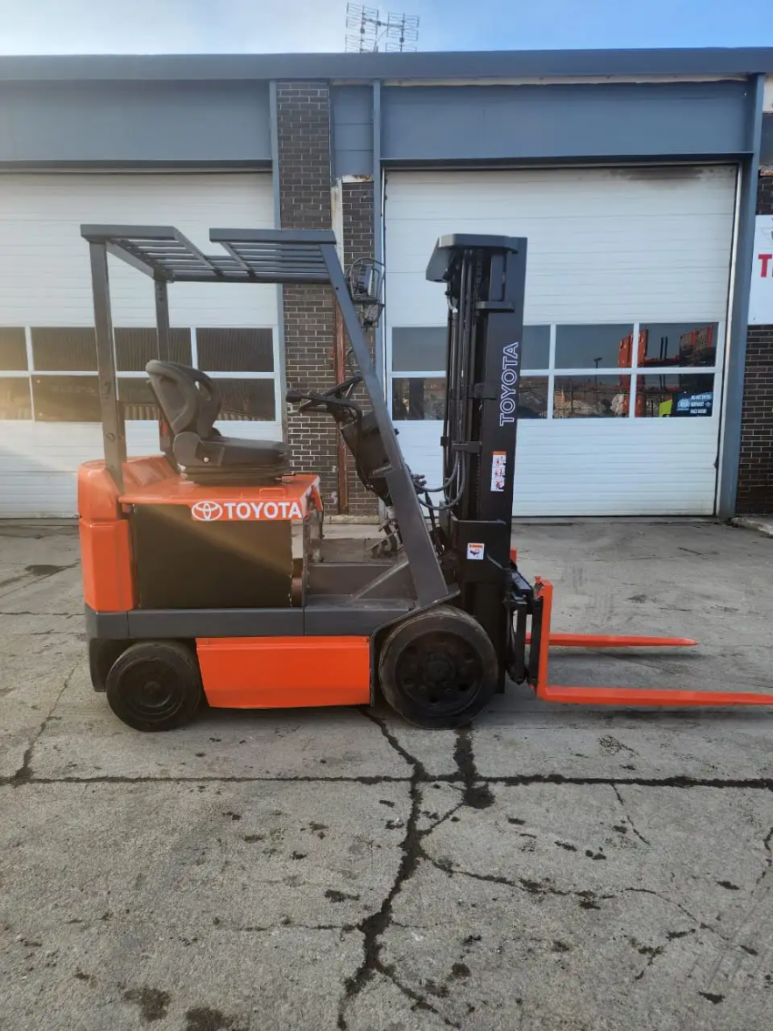 Toyota Electric Forklift with 5,000...
